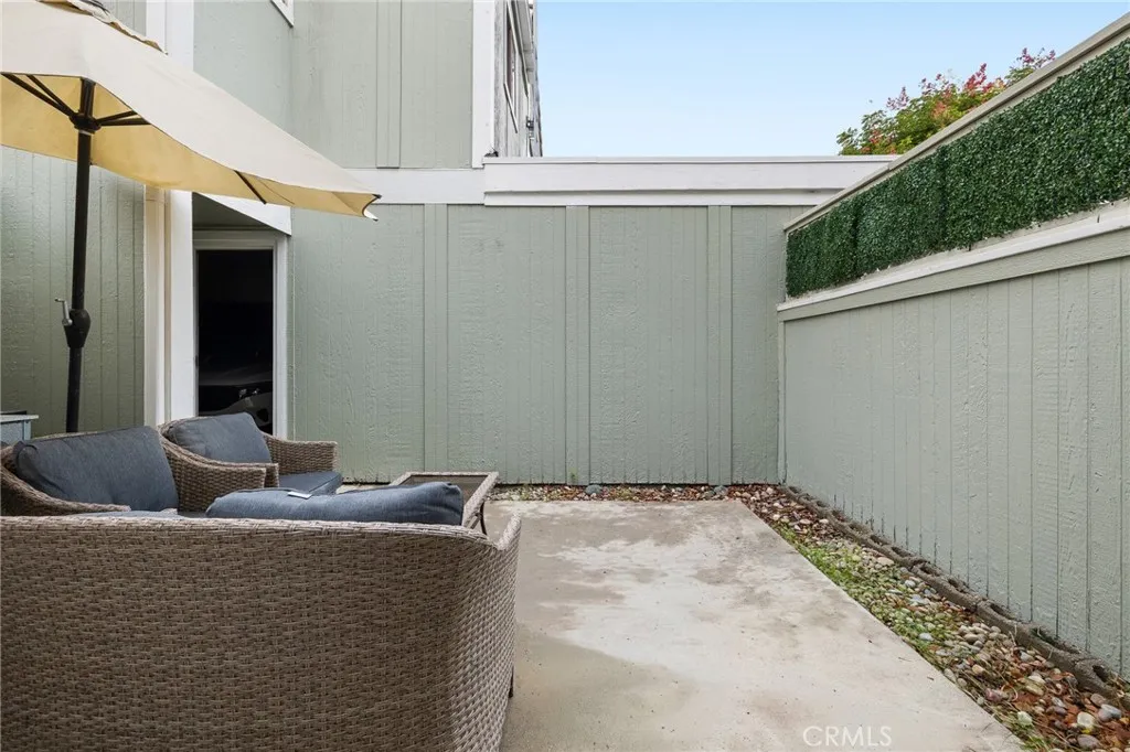 27114 Hidaway Avenue 3, Santa Clarita, California 91351 home-pic-23