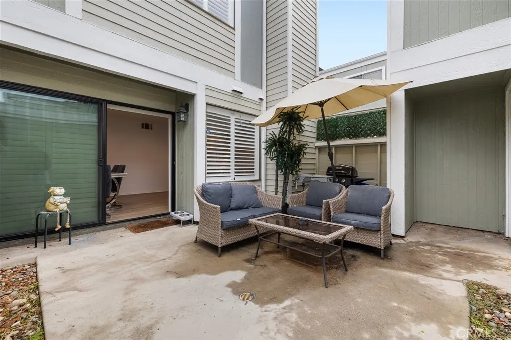27114 Hidaway Avenue 3, Santa Clarita, California 91351 home-pic-22
