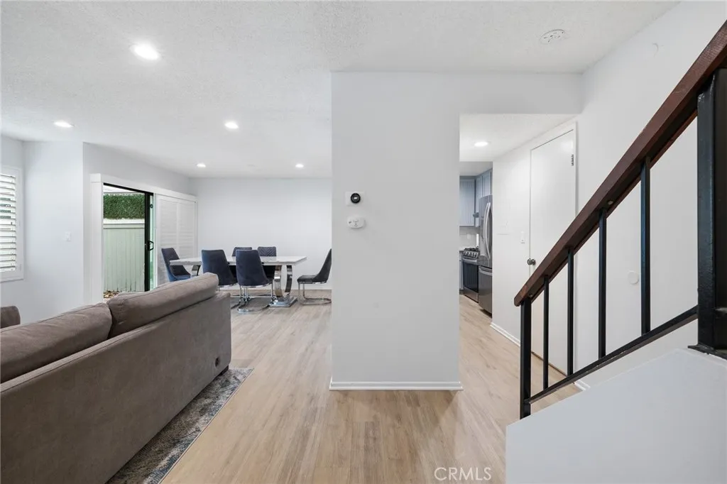 27114 Hidaway Avenue 3, Santa Clarita, California 91351 home-pic-13