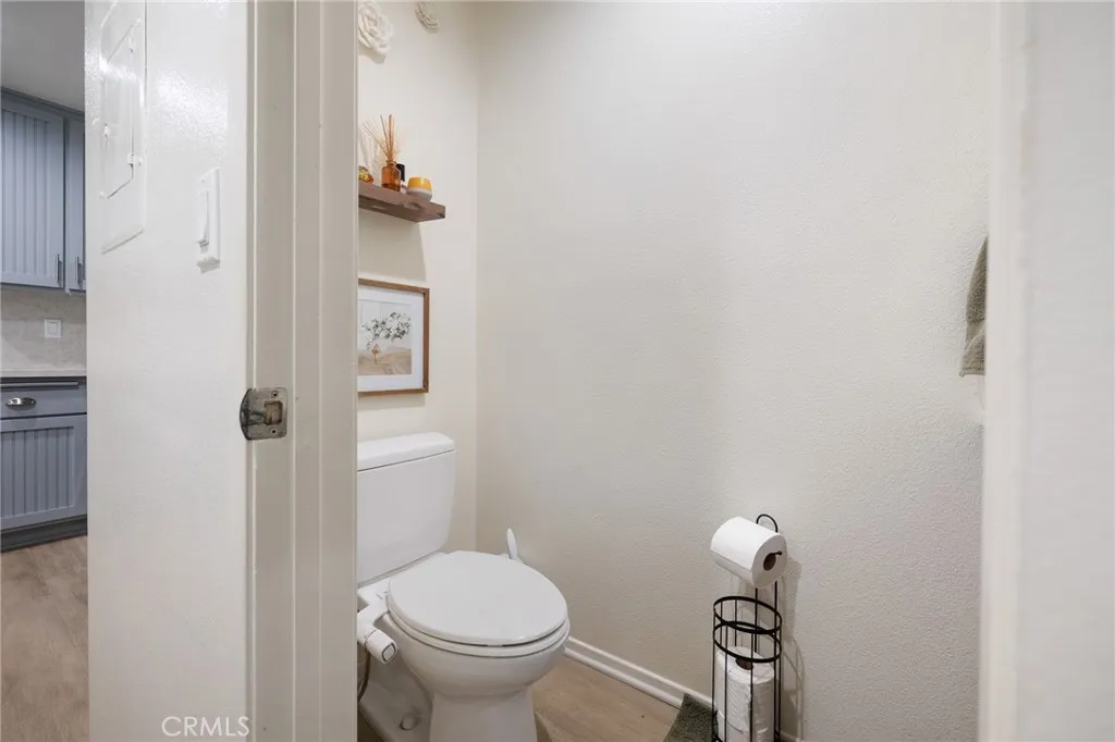 27114 Hidaway Avenue 3, Santa Clarita, California 91351 home-pic-12