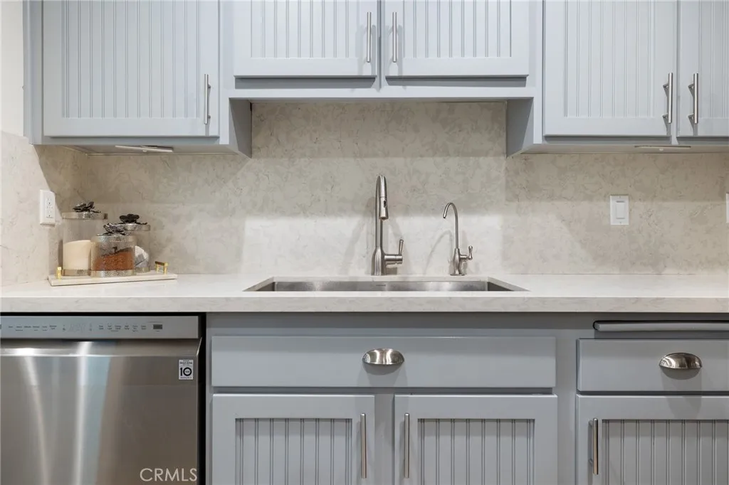 27114 Hidaway Avenue 3, Santa Clarita, California 91351 home-pic-6