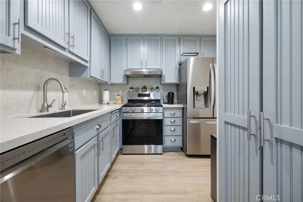 27114 Hidaway Avenue 3, Santa Clarita, California 91351 home-pic-4