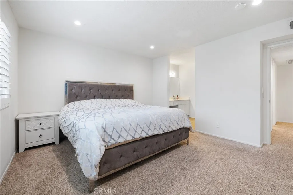 27114 Hidaway Avenue 3, Santa Clarita, California 91351 home-pic-18