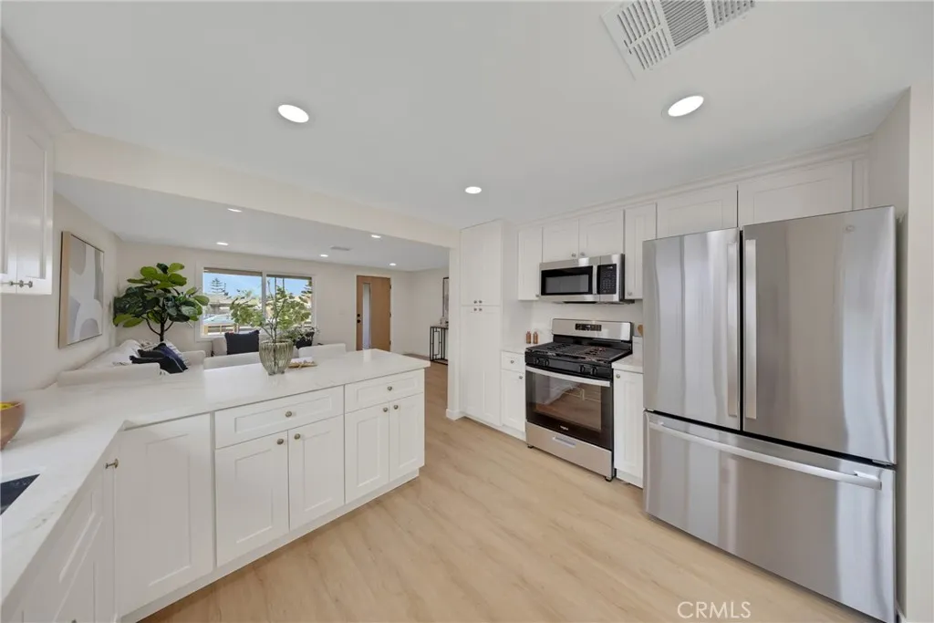 132 N Rowan Avenue, Los Angeles, California 90063 home-pic-10