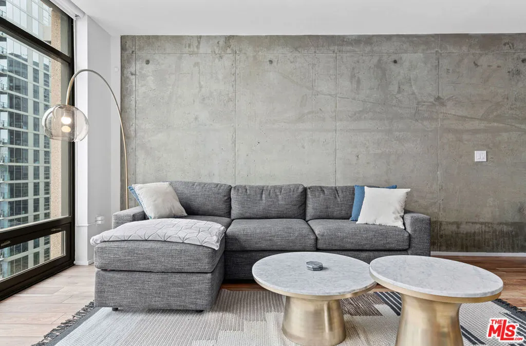 1111 S Grand Avenue 1111, Los Angeles, California 90015 home-pic-8