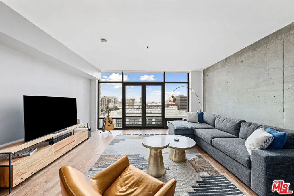 1111 S Grand Avenue 1111, Los Angeles, California 90015 home-pic-5