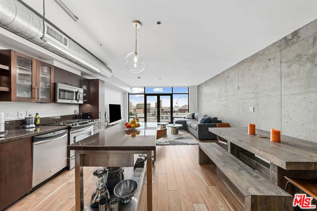 1111 S Grand Avenue 1111, Los Angeles, California 90015 home-pic-11