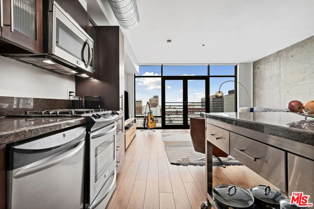 1111 S Grand Avenue 1111, Los Angeles, California 90015 home-pic-14