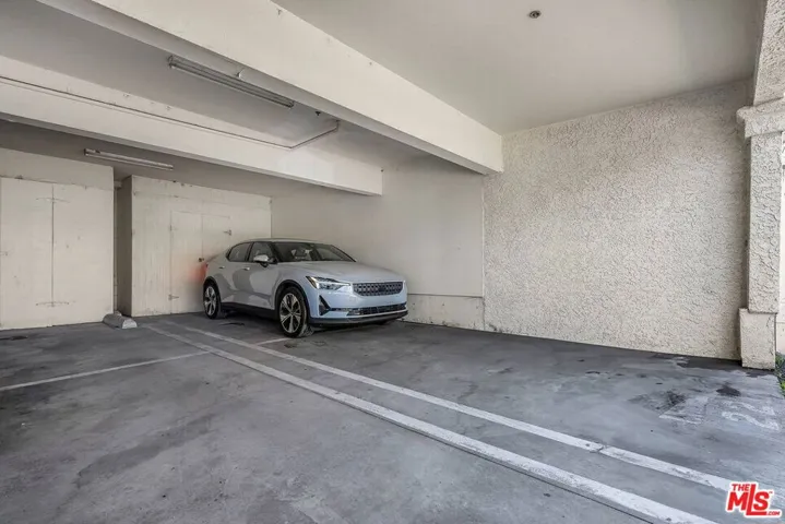 Covered Tandem parking