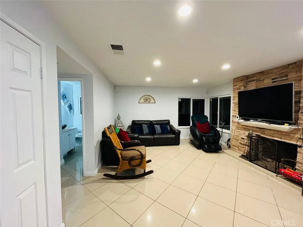 12711 Castleford, Cerritos, California 90703 home-pic-7