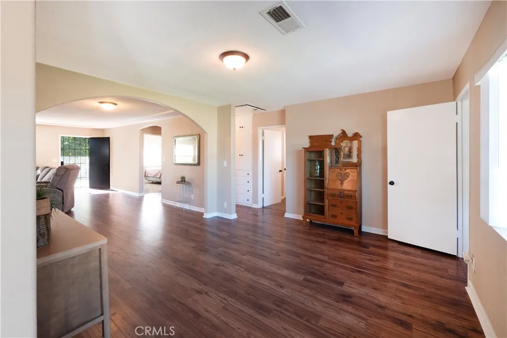 11665 Valverda, Riverside, California 92505 home-pic-8