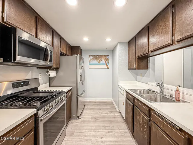 bLiving Dining and Kitchen7