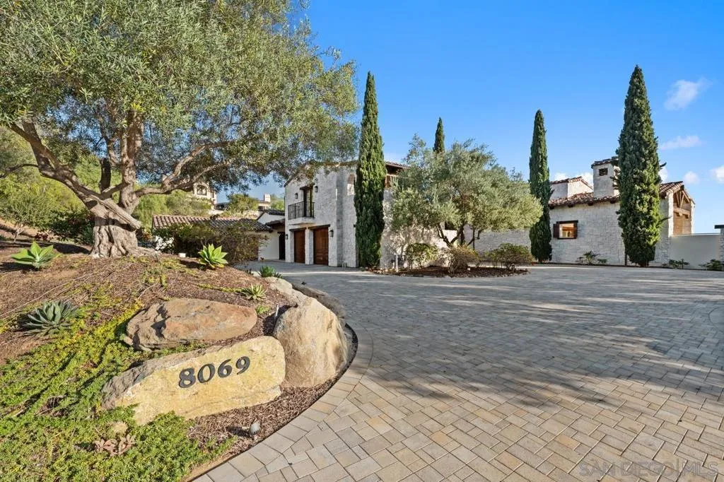 8069 Entrada De Luz E, San Diego, California 92127 home-pic-1