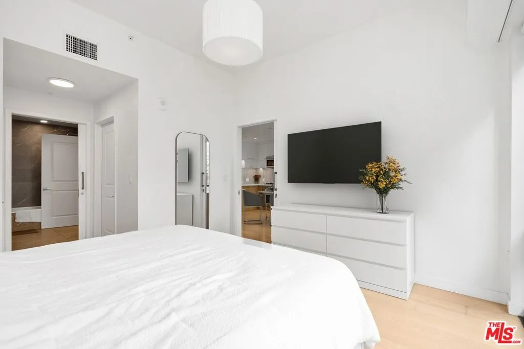 400 S Broadway 1021, Los Angeles, California 90013 home-pic-11