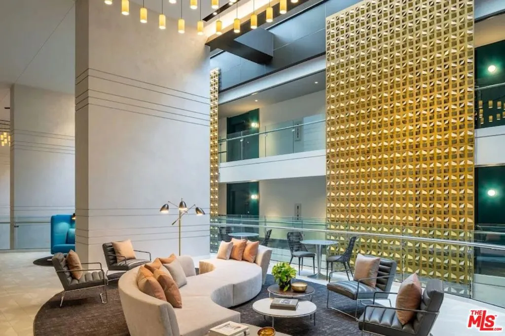 400 S Broadway 1021, Los Angeles, California 90013 home-pic-17