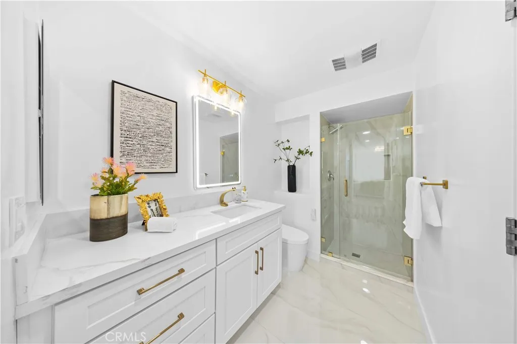 1550 N Laurel Avenue N 203, Los Angeles, California 90046 home-pic-21