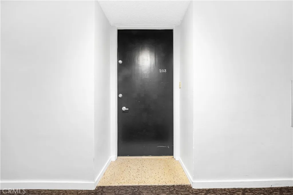 1550 N Laurel Avenue N 203, Los Angeles, California 90046 home-pic-45