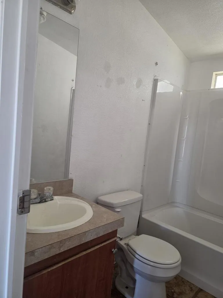 9572 Smith Road, Phelan, California 92371 home-pic-29