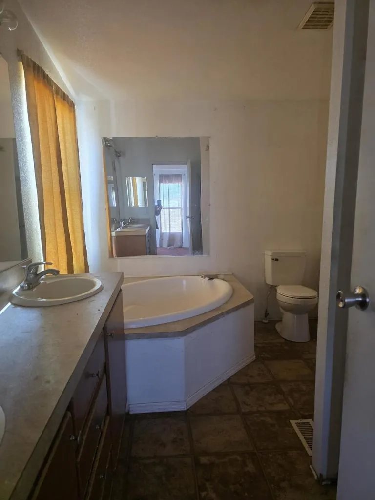 9572 Smith Road, Phelan, California 92371 home-pic-21