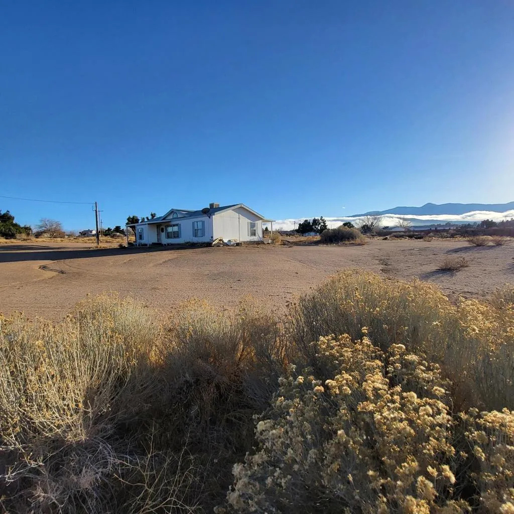 9572 Smith Road, Phelan, California 92371 home-pic-18