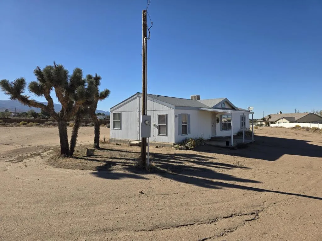 9572 Smith Road, Phelan, California 92371 home-pic-0