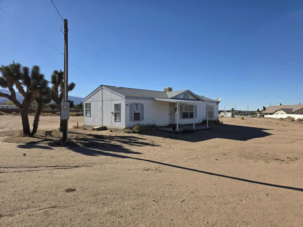 9572 Smith Road, Phelan, California 92371 home-pic-41