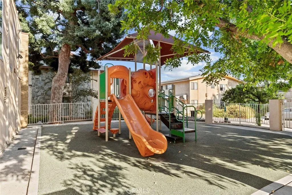 8031 Canby Ave 4, Reseda, California 91335 home-pic-32