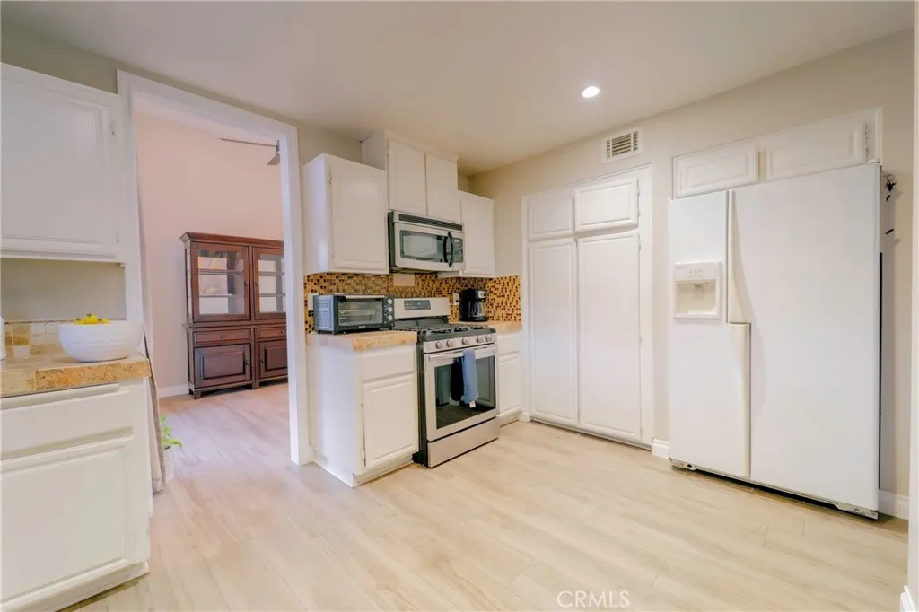 13584 Sutter Court, Fontana, California 92336 home-pic-17