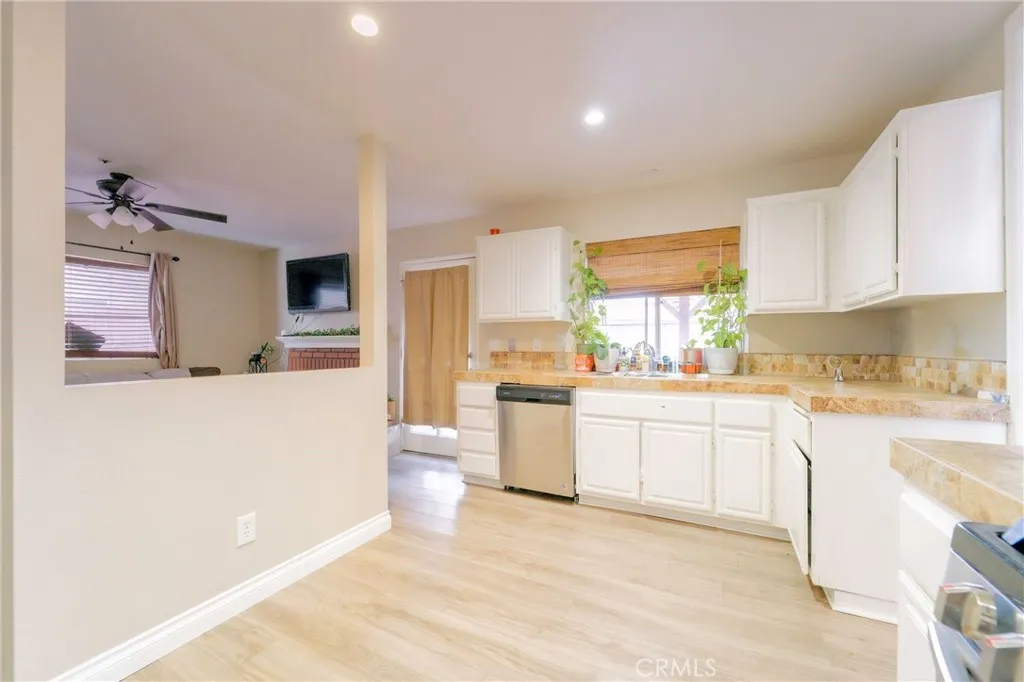 13584 Sutter Court, Fontana, California 92336 home-pic-19