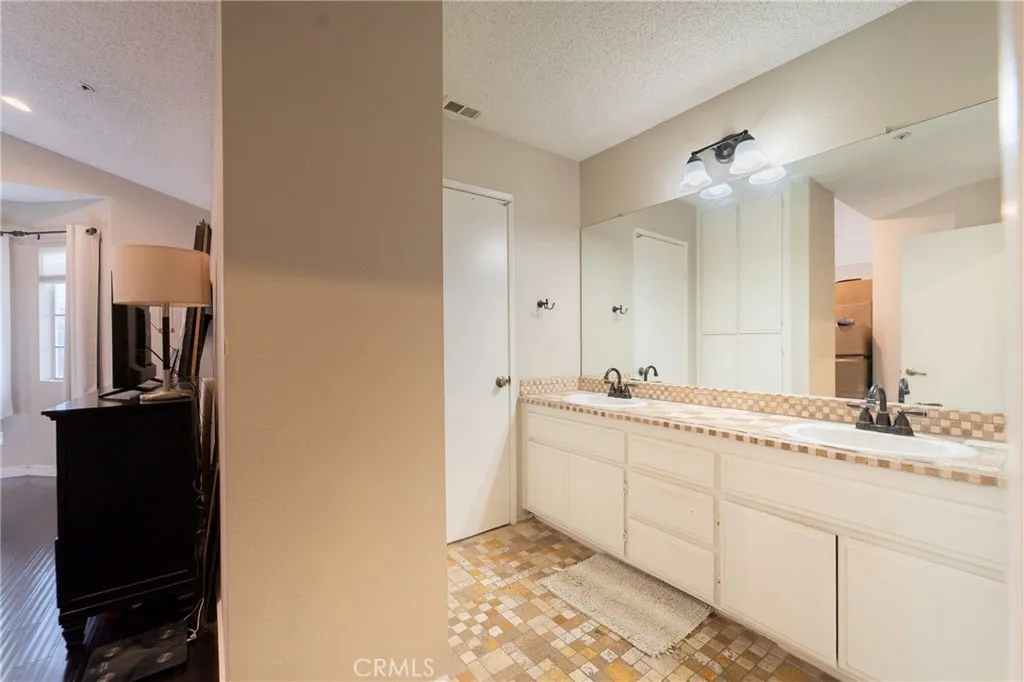 13584 Sutter Court, Fontana, California 92336 home-pic-26
