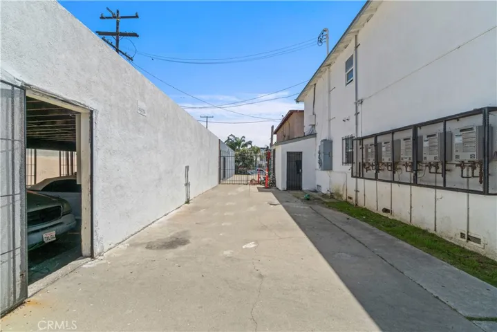3205 Bartdon, Inglewood, California 90303