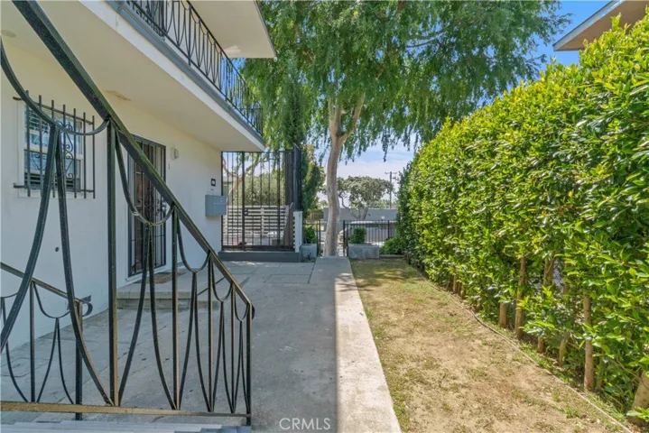 3205 Bartdon, Inglewood, California 90303