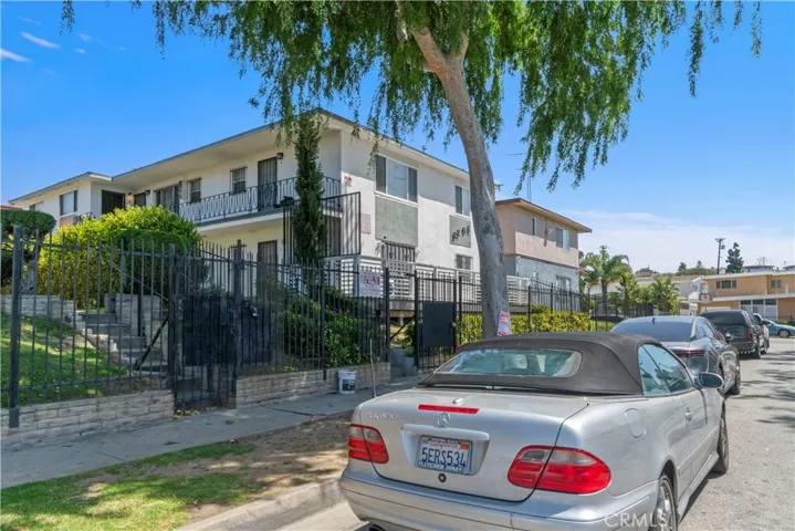 3205 Bartdon, Inglewood, California 90303