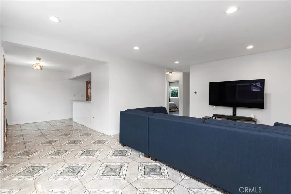 11635 Walcroft St, Lakewood, California 90715 home-pic-14