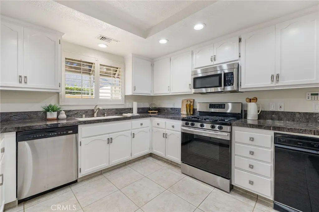 64991 Barnes Court, Desert Hot Springs, California 92240 home-pic-11