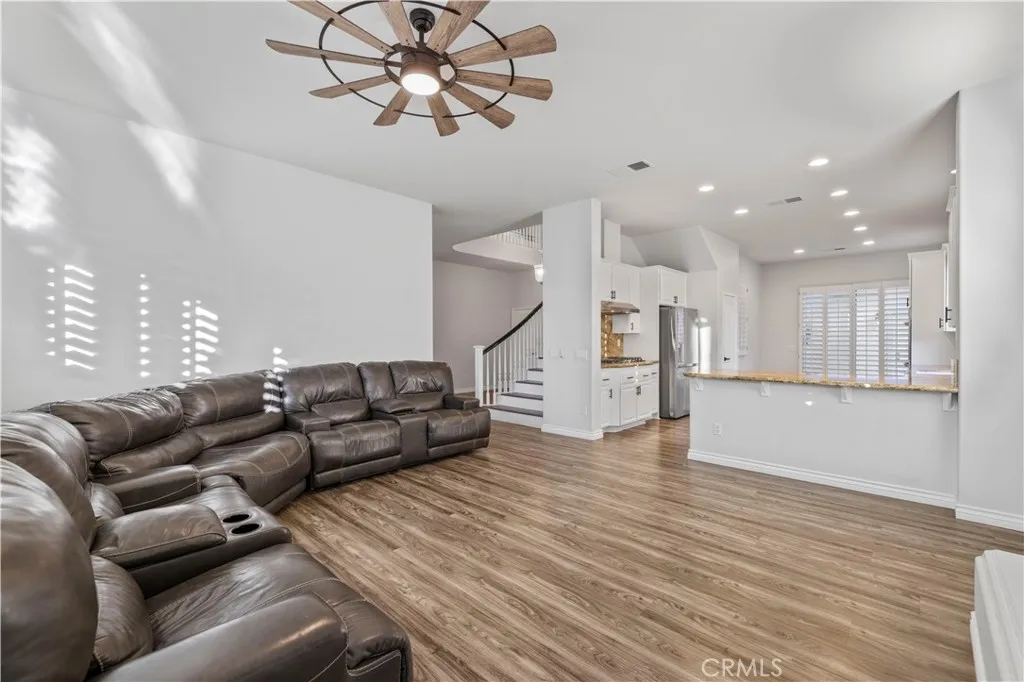28251 Infinity, Saugus, California 91390 home-pic-17