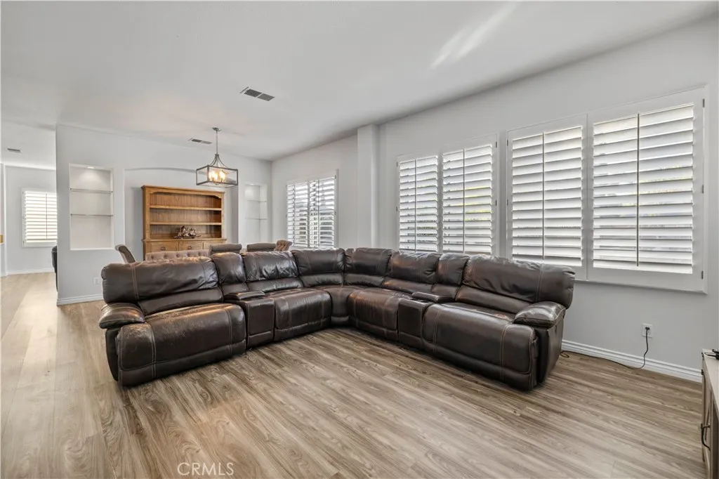 28251 Infinity, Saugus, California 91390 home-pic-6