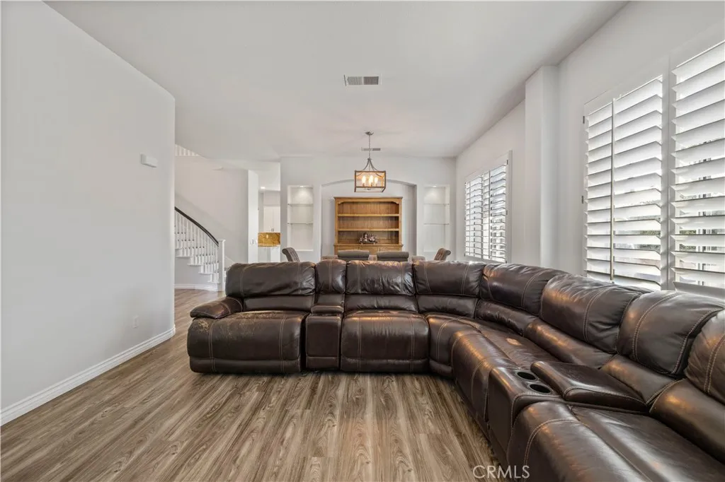 28251 Infinity, Saugus, California 91390 home-pic-7