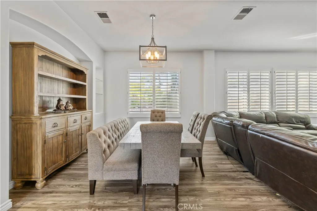 28251 Infinity, Saugus, California 91390 home-pic-4