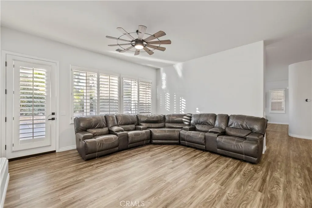 28251 Infinity, Saugus, California 91390 home-pic-18