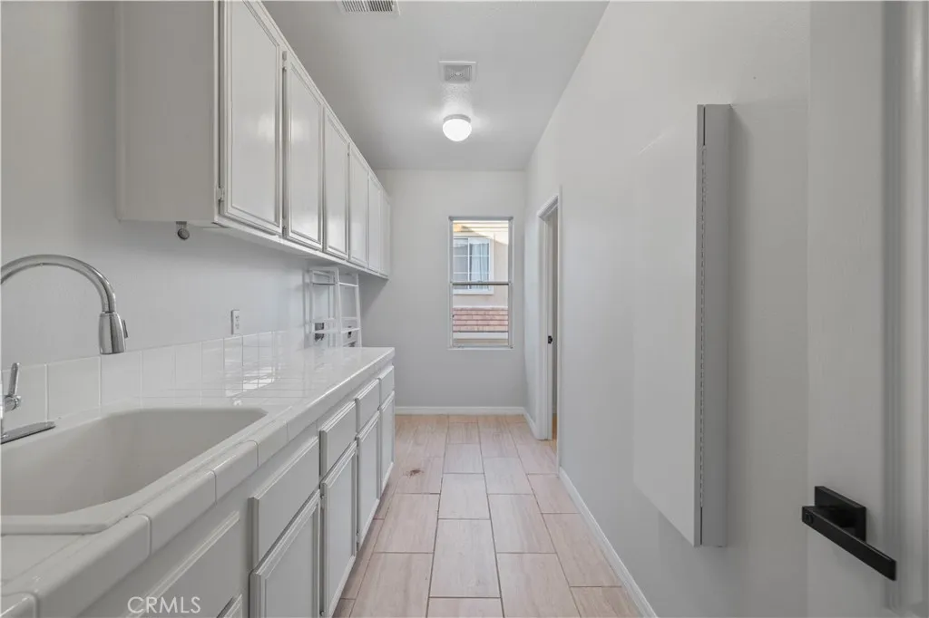 28251 Infinity, Saugus, California 91390 home-pic-44