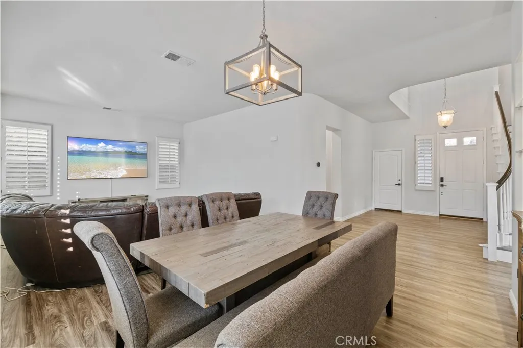 28251 Infinity, Saugus, California 91390 home-pic-9