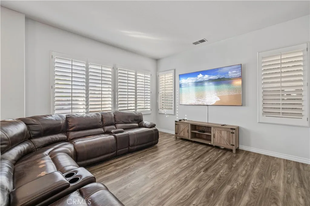 28251 Infinity, Saugus, California 91390 home-pic-5