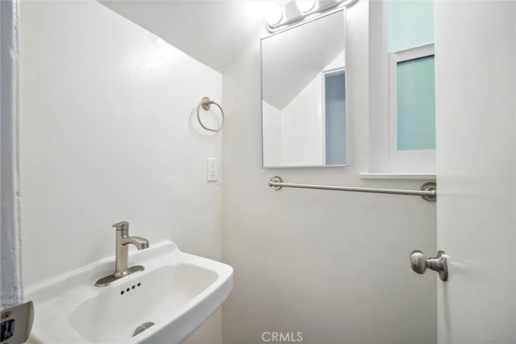 2725 S Baker St., Santa Ana, California 92707 home-pic-7