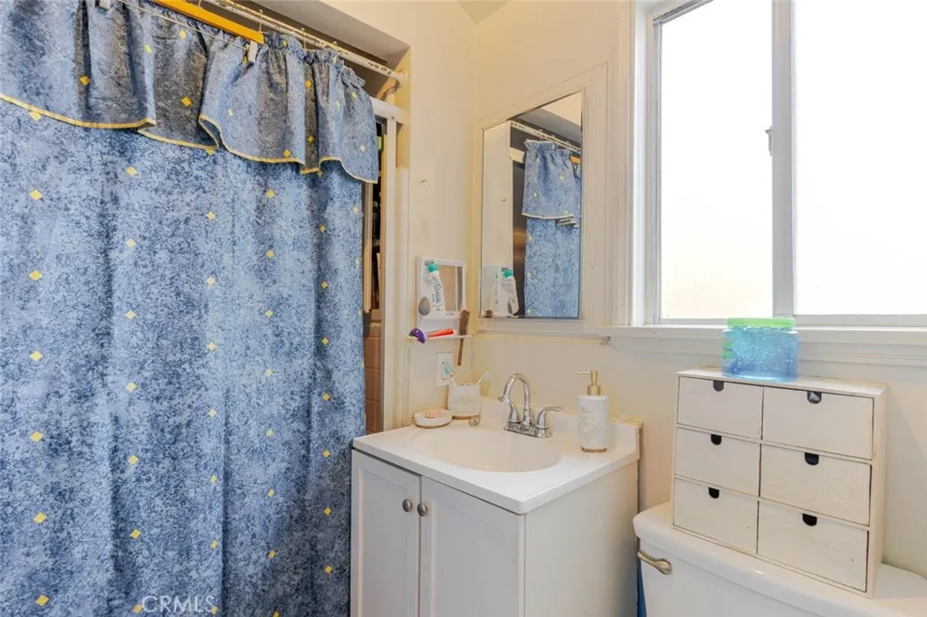 856 W 73rd Street, Los Angeles, California 90044 home-pic-26