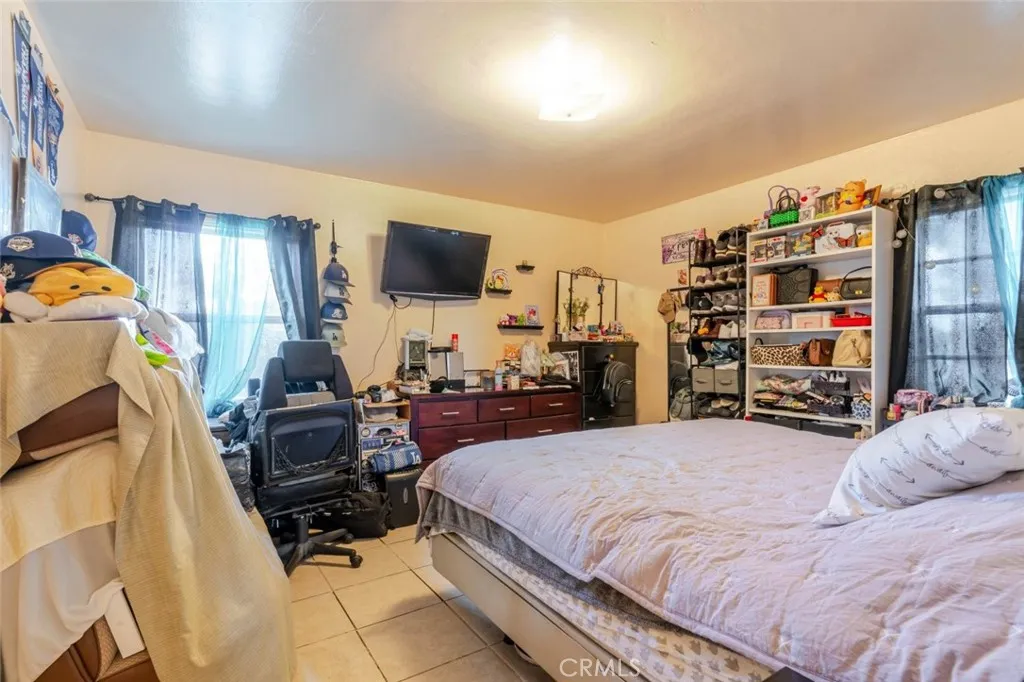 856 W 73rd Street, Los Angeles, California 90044 home-pic-36