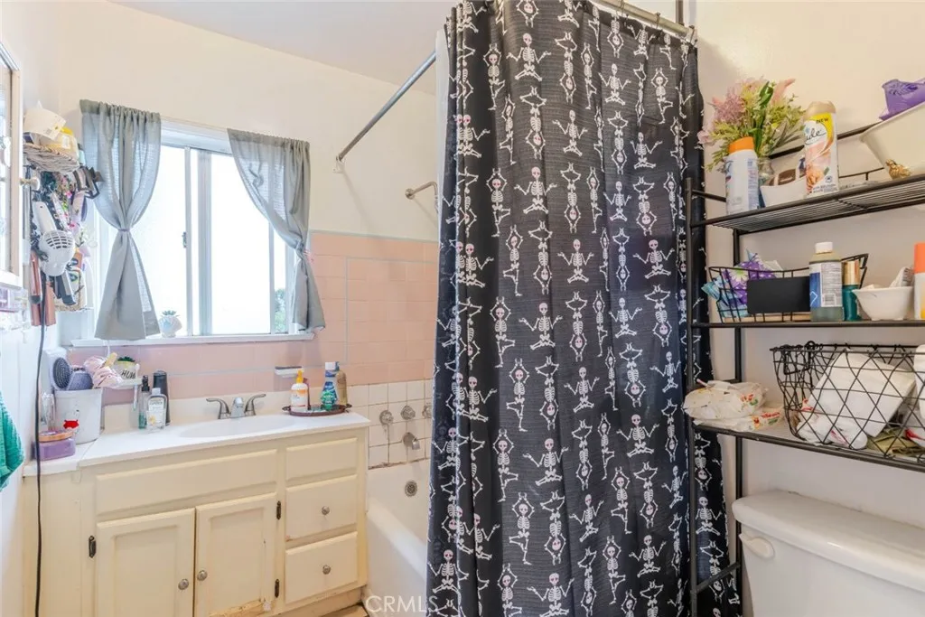 856 W 73rd Street, Los Angeles, California 90044 home-pic-38