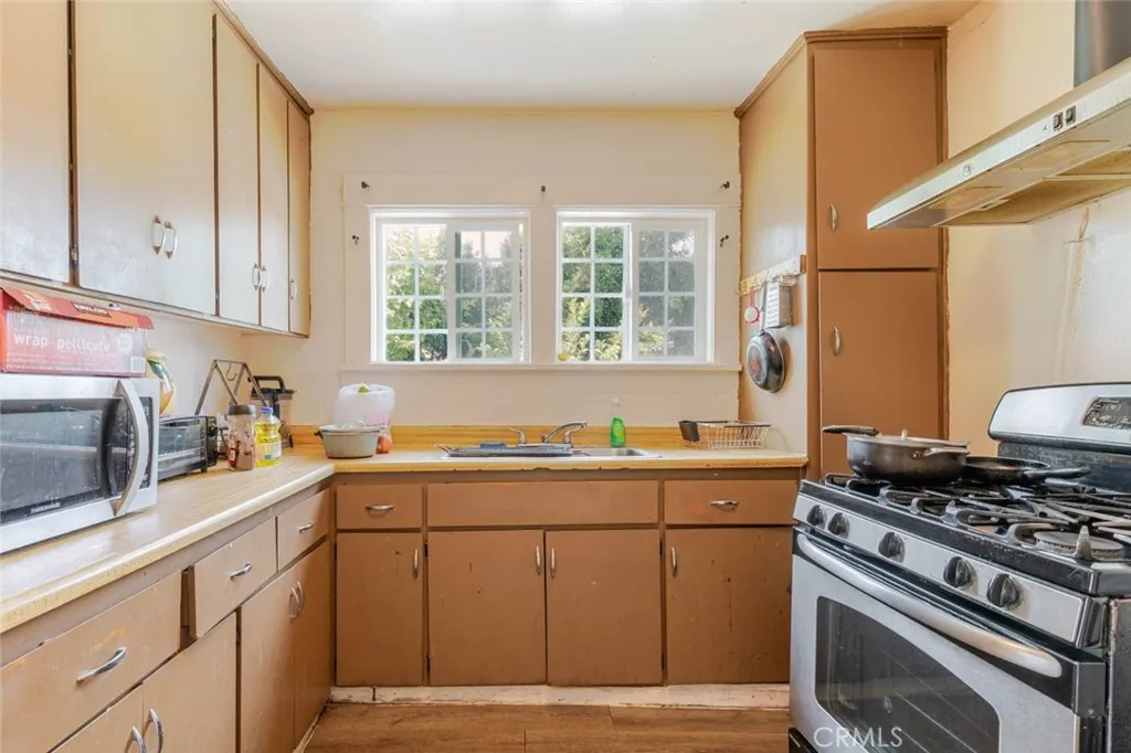 856 W 73rd Street, Los Angeles, California 90044 home-pic-10