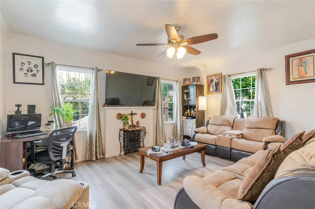 856 W 73rd Street, Los Angeles, California 90044 home-pic-18
