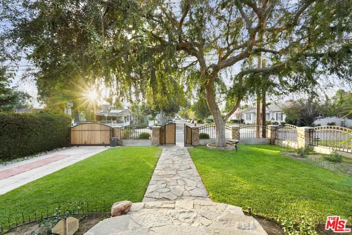 5324 Irvine Avenue, Valley Village, California 91601